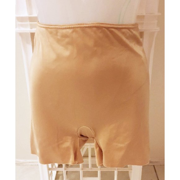 Brand New SPANX shapewear mid thigh short - beige colour - size M - Picture 3 of 6